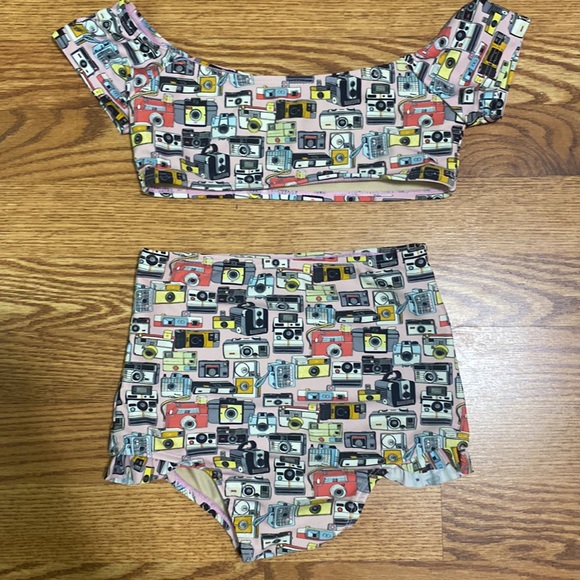 ADORABLE Red Dolly Two-Piece Girls Swimsuit - Picture 2 of 5